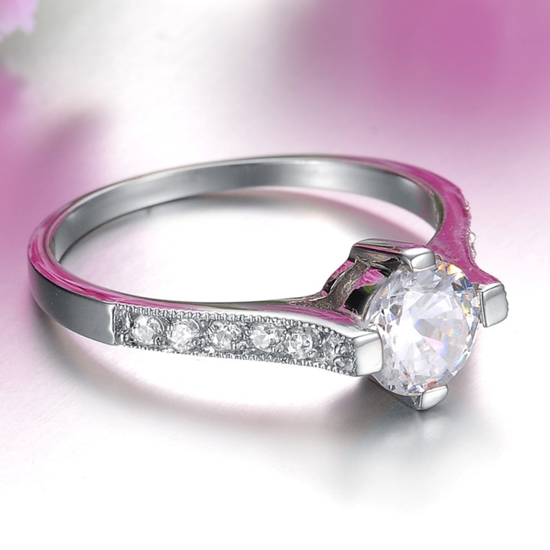 Odolný Ženský Titánový Prsteň S Kamienkami