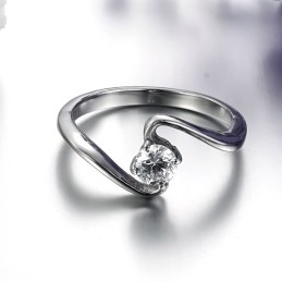 Svetoznámy Dámsky Titánový Prsteň S Kamienkami