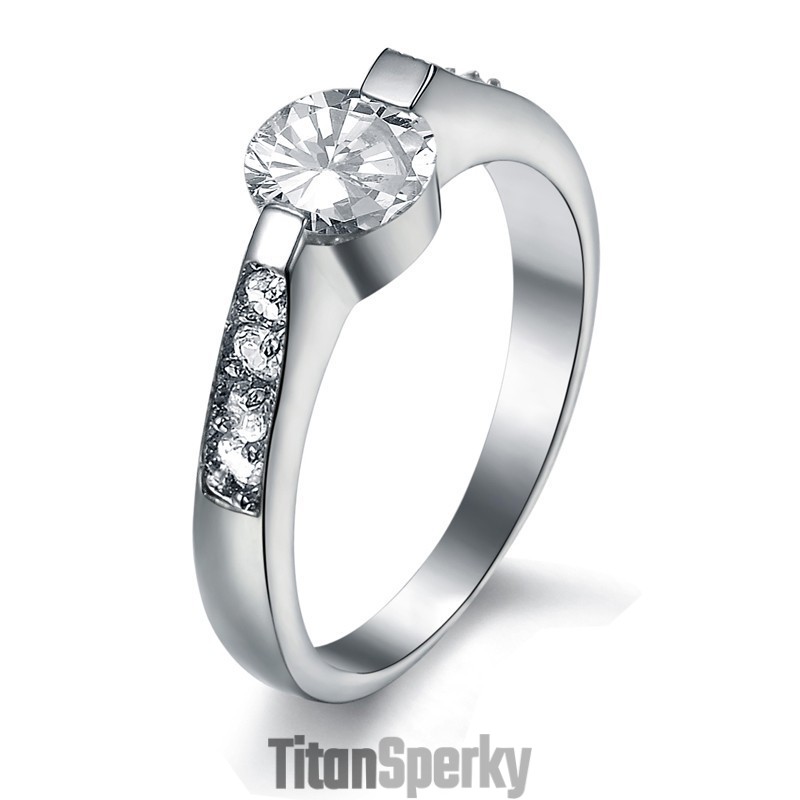 Dámsky Titánový Prsteň Stabilnej Kvality S Kamienkami