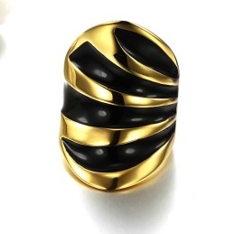 Dobre Sa Predáva Po Celom Svete Titánový Prsteň Exaggerate