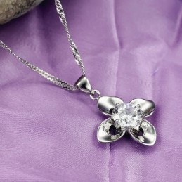 Svetoznámy Dámsky Platinový Titánový Náhrdelník S Diamantmi