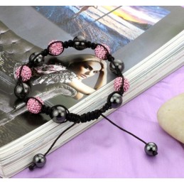 Známy Pre Svoj Kvalitný Dámsky Náramok S Krištáľmi V Tvare Gule