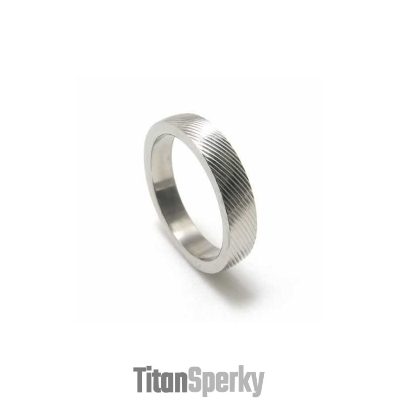 Titánový Prsteň S Krížovým Zrnom 4 Mm Titánový Prsteň S Krížovým Zrnom 4 Mm
