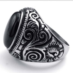 Titánový Prsteň S Čiernym Ornamentálnym Kameňom