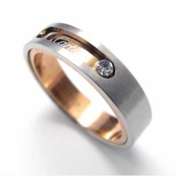 Prsteň S Diamantmi A Titánovou Intarziou 5 Mm