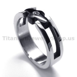 Titánový Prsteň S Krížom A Diamantom