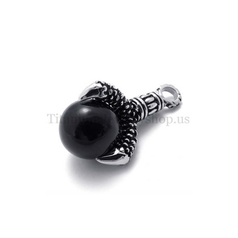 Titánový Prívesok S Orlími Labami A Čiernym Drahokamom