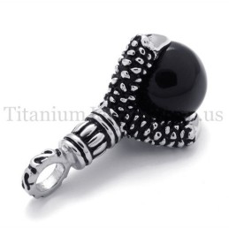 Titánový Prívesok S Orlími Labami A Čiernym Drahokamom